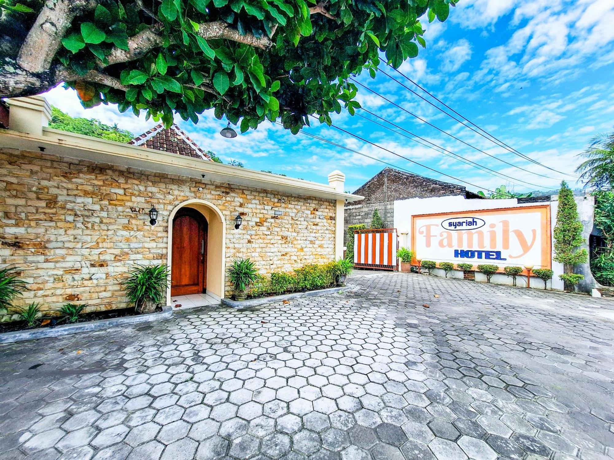 Hotel Family Syariah 1 Parangtritis Redpartner Exterior photo