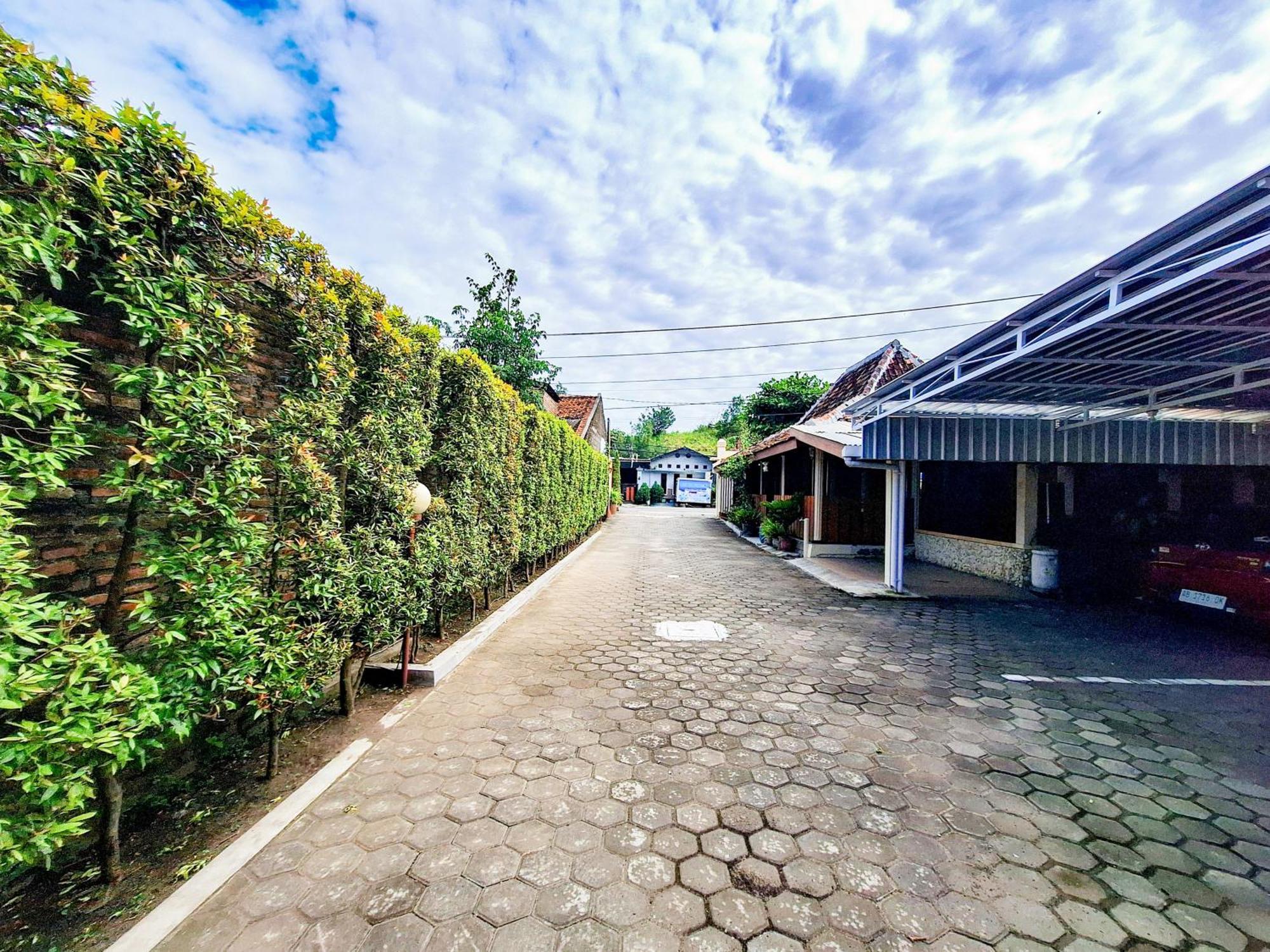 Hotel Family Syariah 1 Parangtritis Redpartner Exterior photo